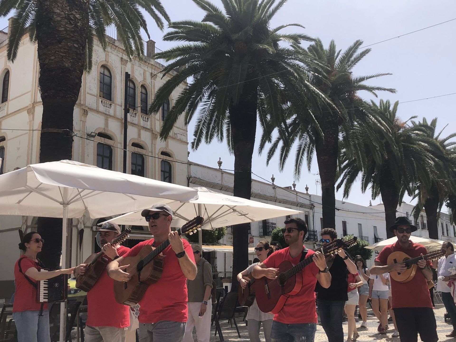 Un año más la tradición de La Maya alegró las calles de Olivenza