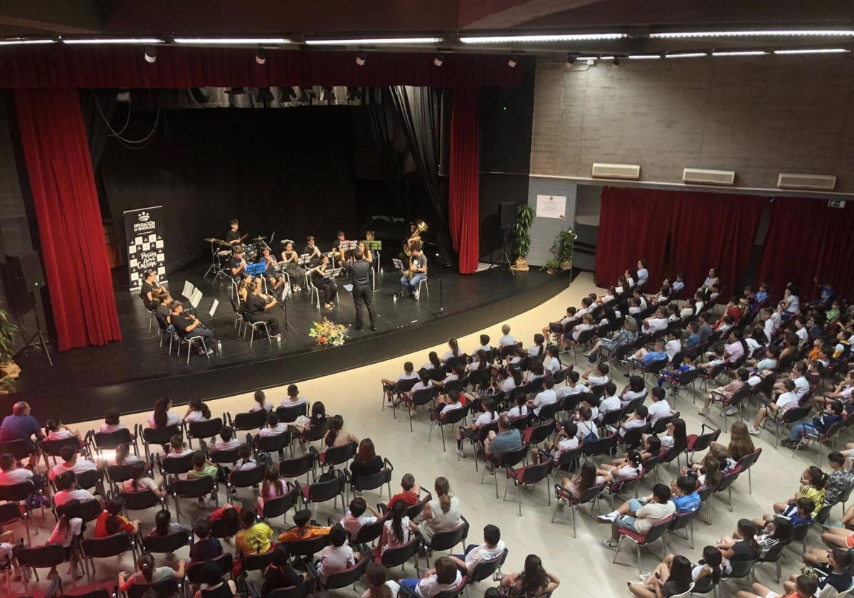 La Banda Joven ofrece un concierto educativo para los alumnos de Primaria