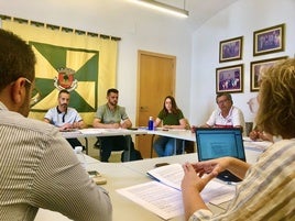 Algunos de los presentes en la reunión mantenida.