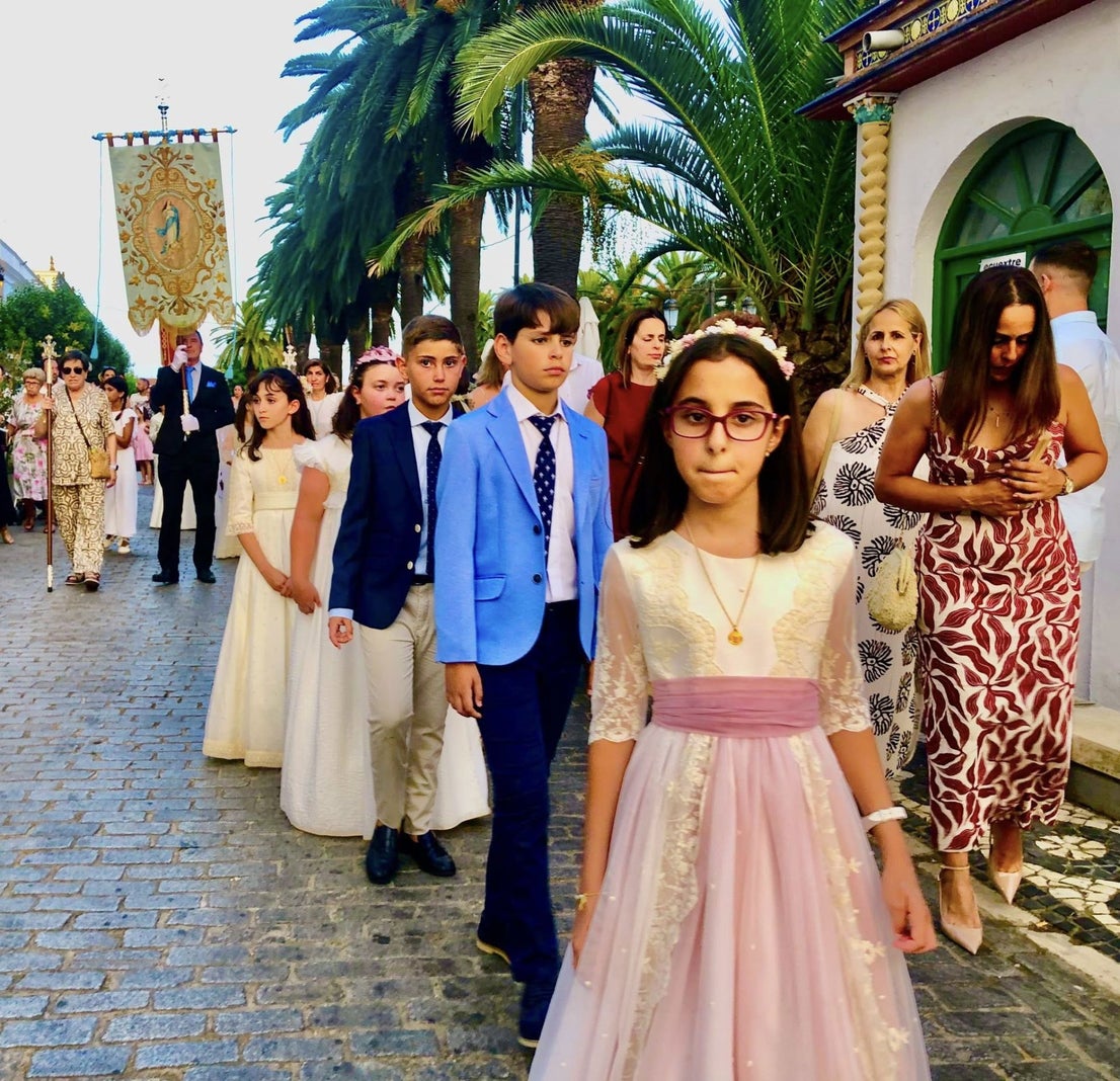 1.800 kilos de sal de colores engalanaron el corazón de Olivenza por el Corpus Christi