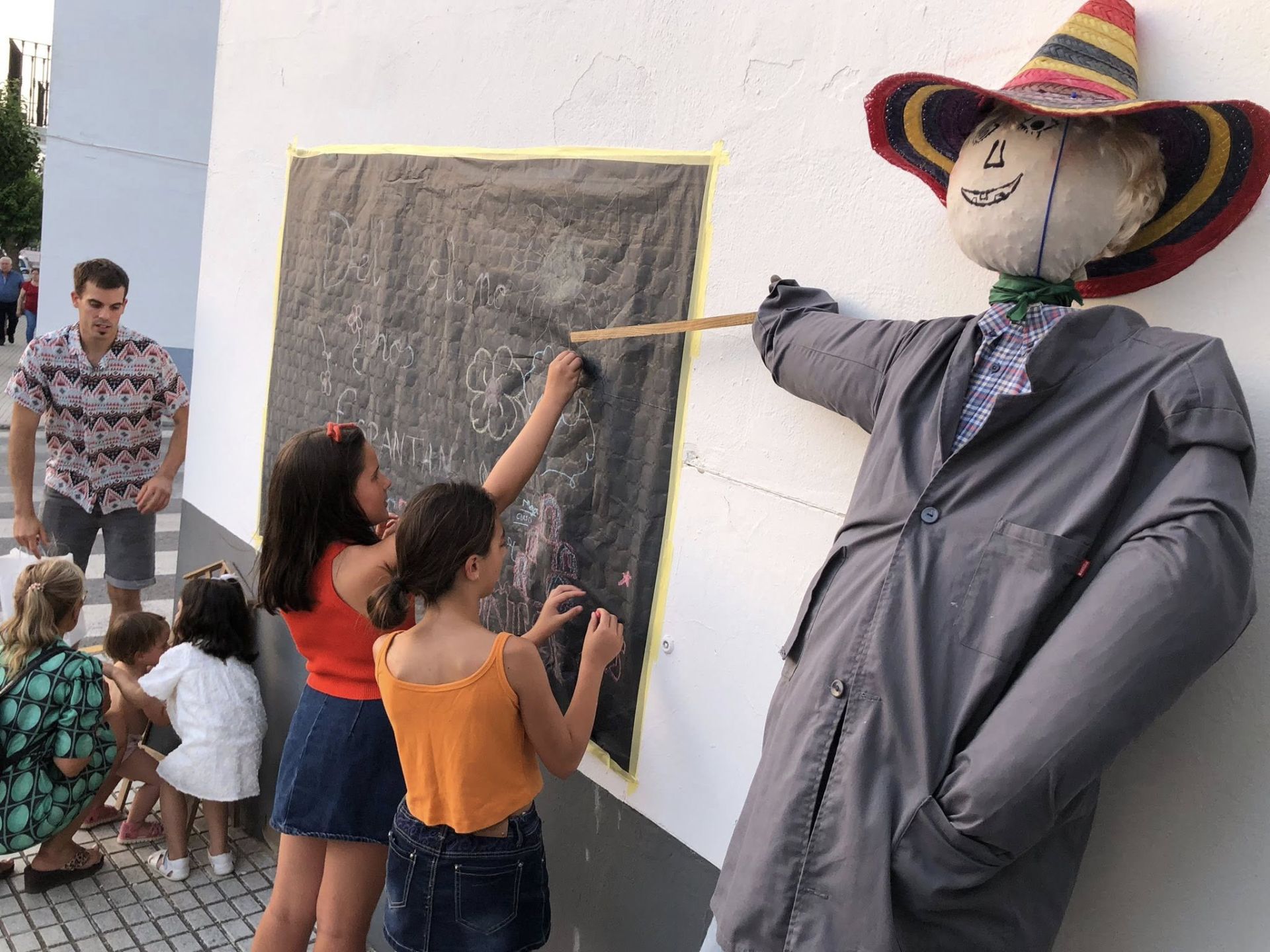 La Asociación de Costaleros 'Los Obreros' gana el concurso de Muñecas de San Juan con 'Lembranças'