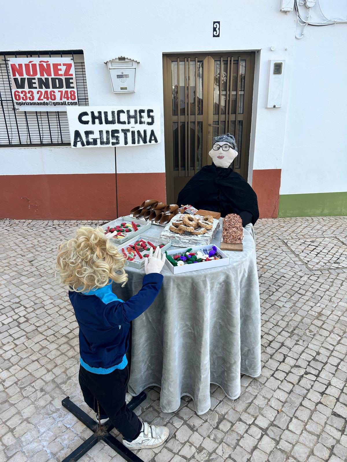 La Asociación de Costaleros 'Los Obreros' gana el concurso de Muñecas de San Juan con 'Lembranças'