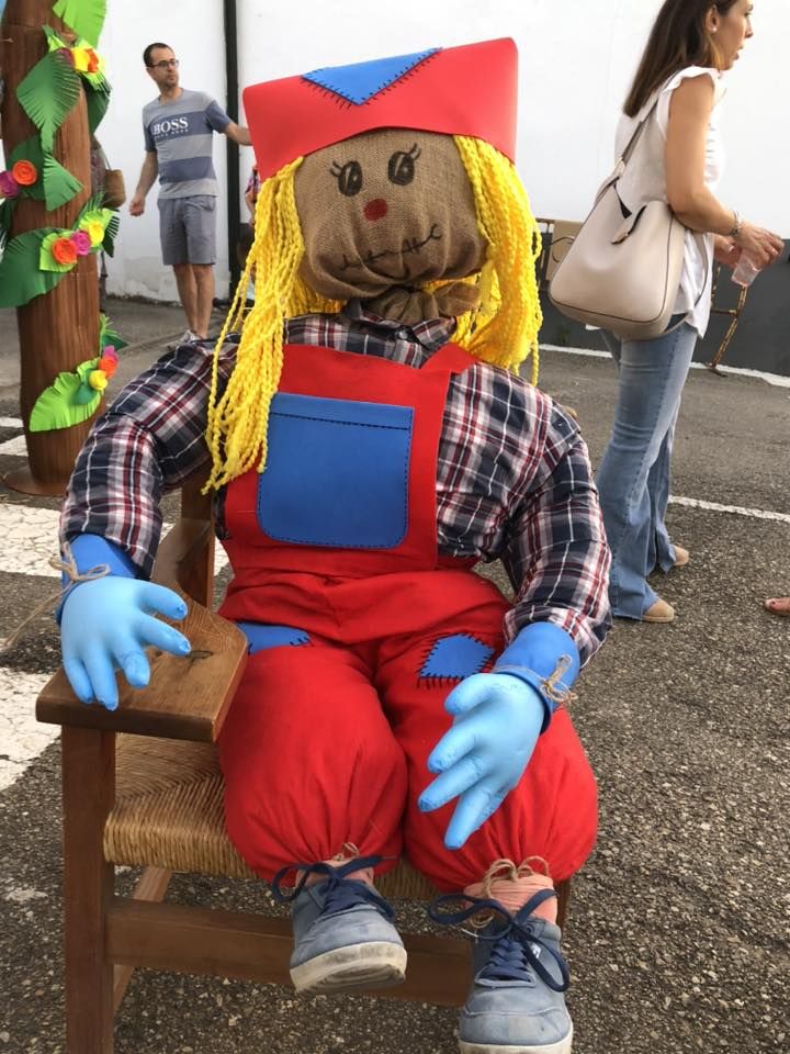 La Asociación de Costaleros 'Los Obreros' gana el concurso de Muñecas de San Juan con 'Lembranças'