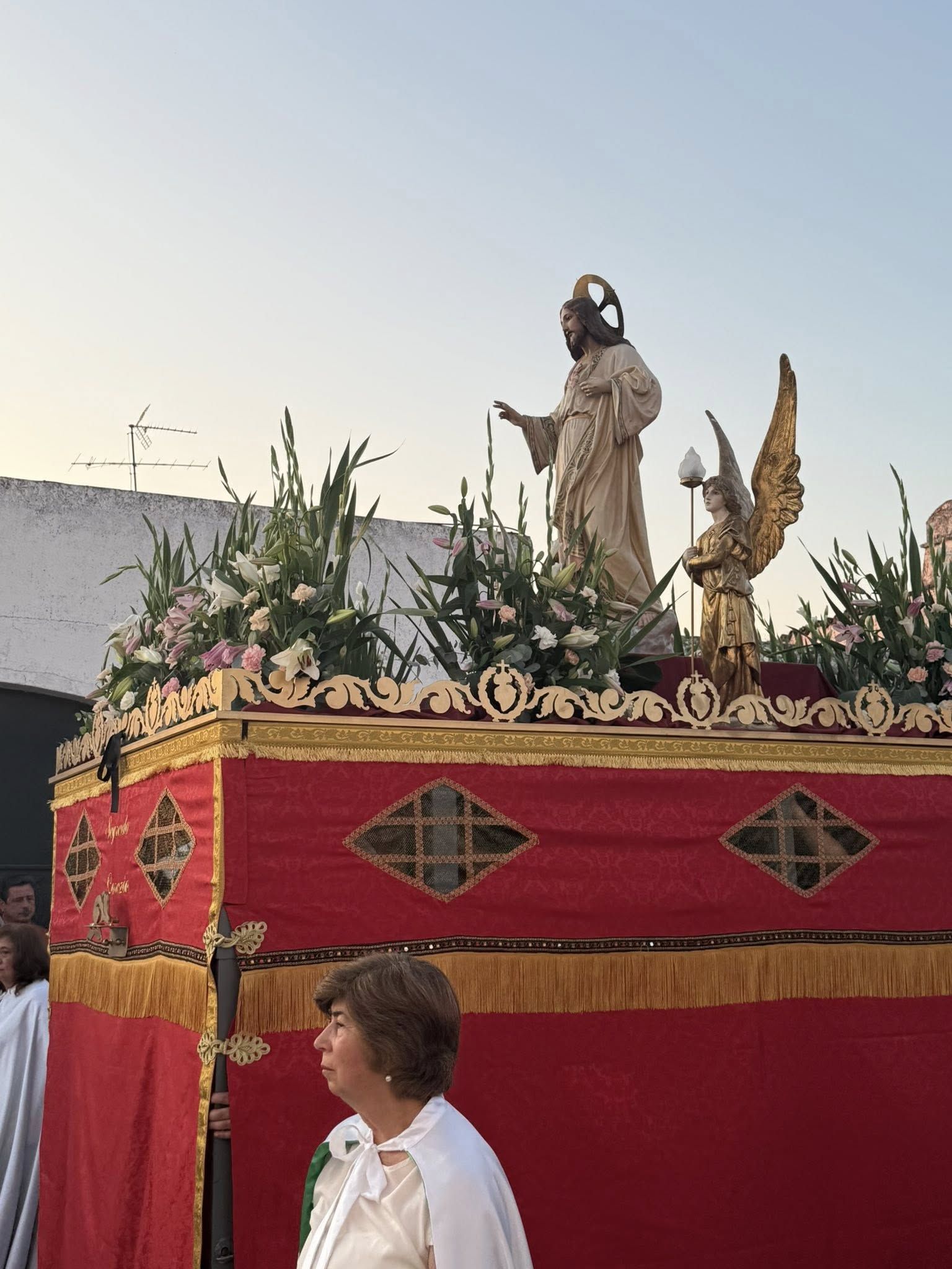 El Sagrado Corazón vuelve a procesionar por las calles de su barriada