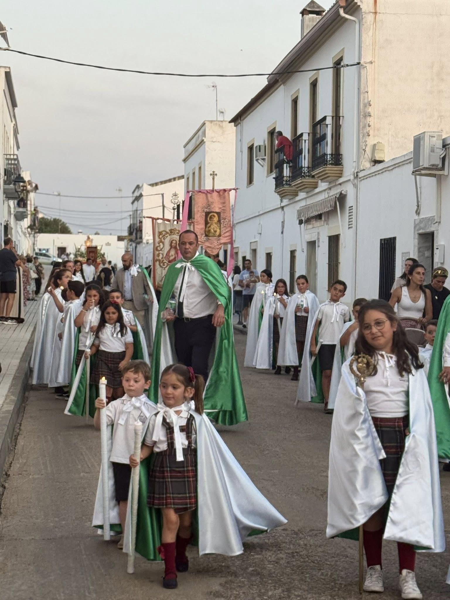 El Sagrado Corazón vuelve a procesionar por las calles de su barriada