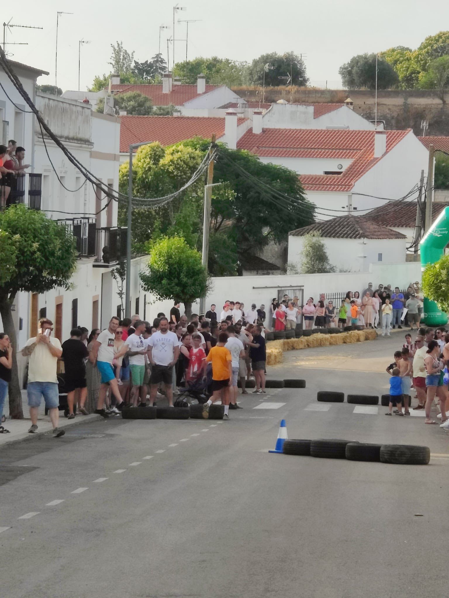 La carrera de autos locos llenó de diversión la feria de La Farrapa