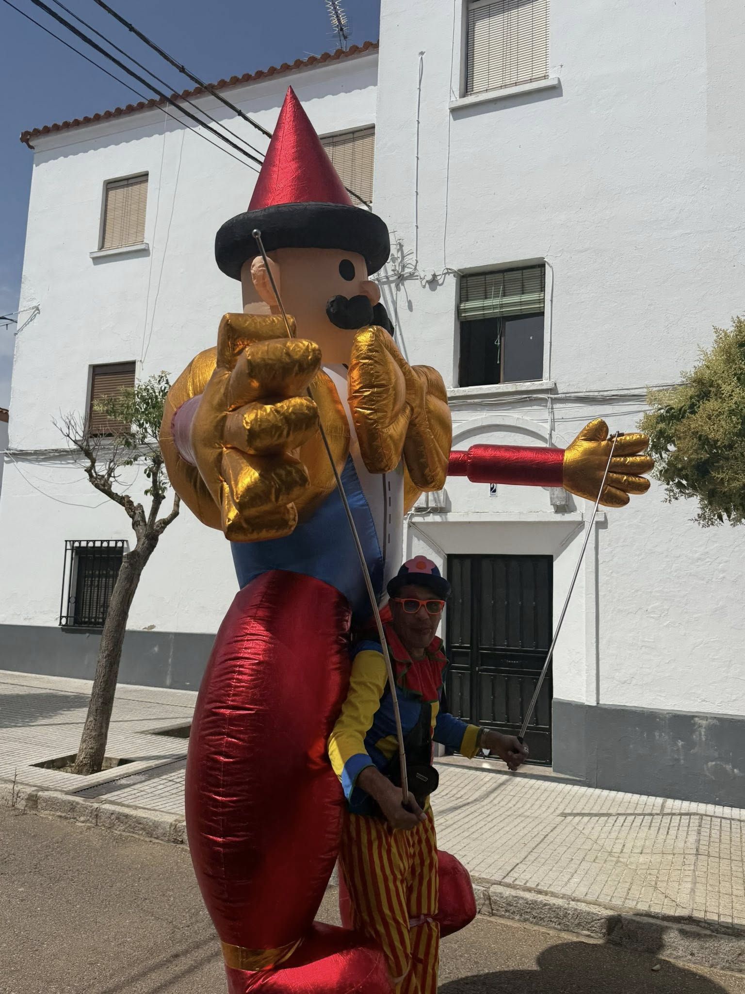 La carrera de autos locos llenó de diversión la feria de La Farrapa