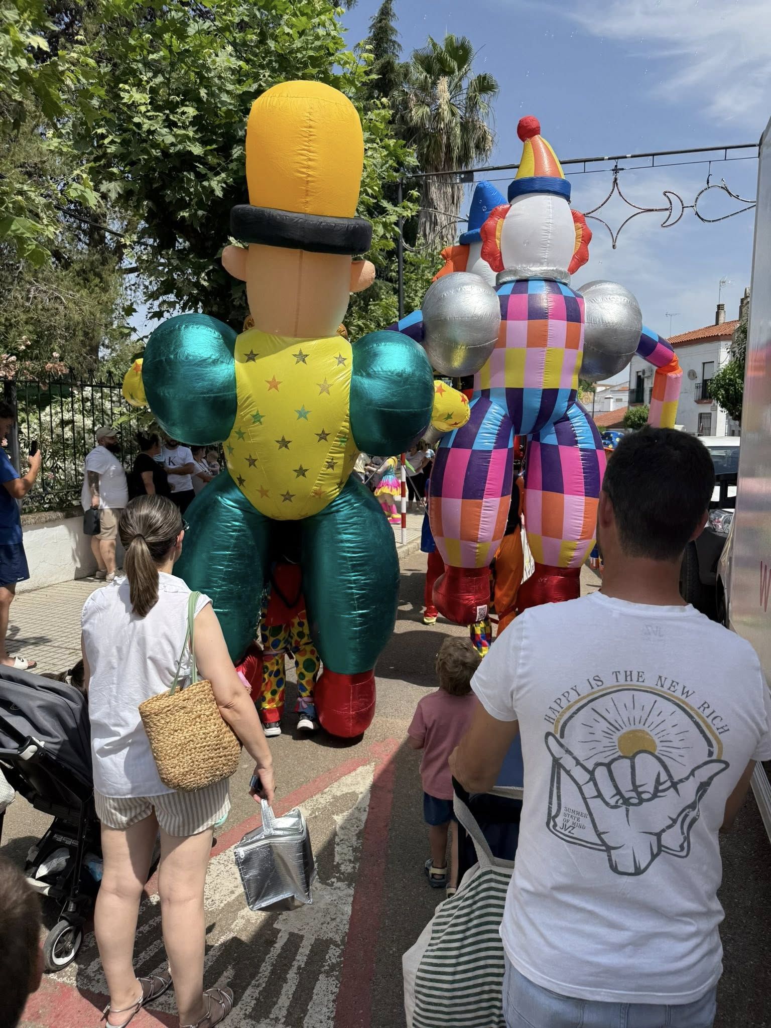 La carrera de autos locos llenó de diversión la feria de La Farrapa
