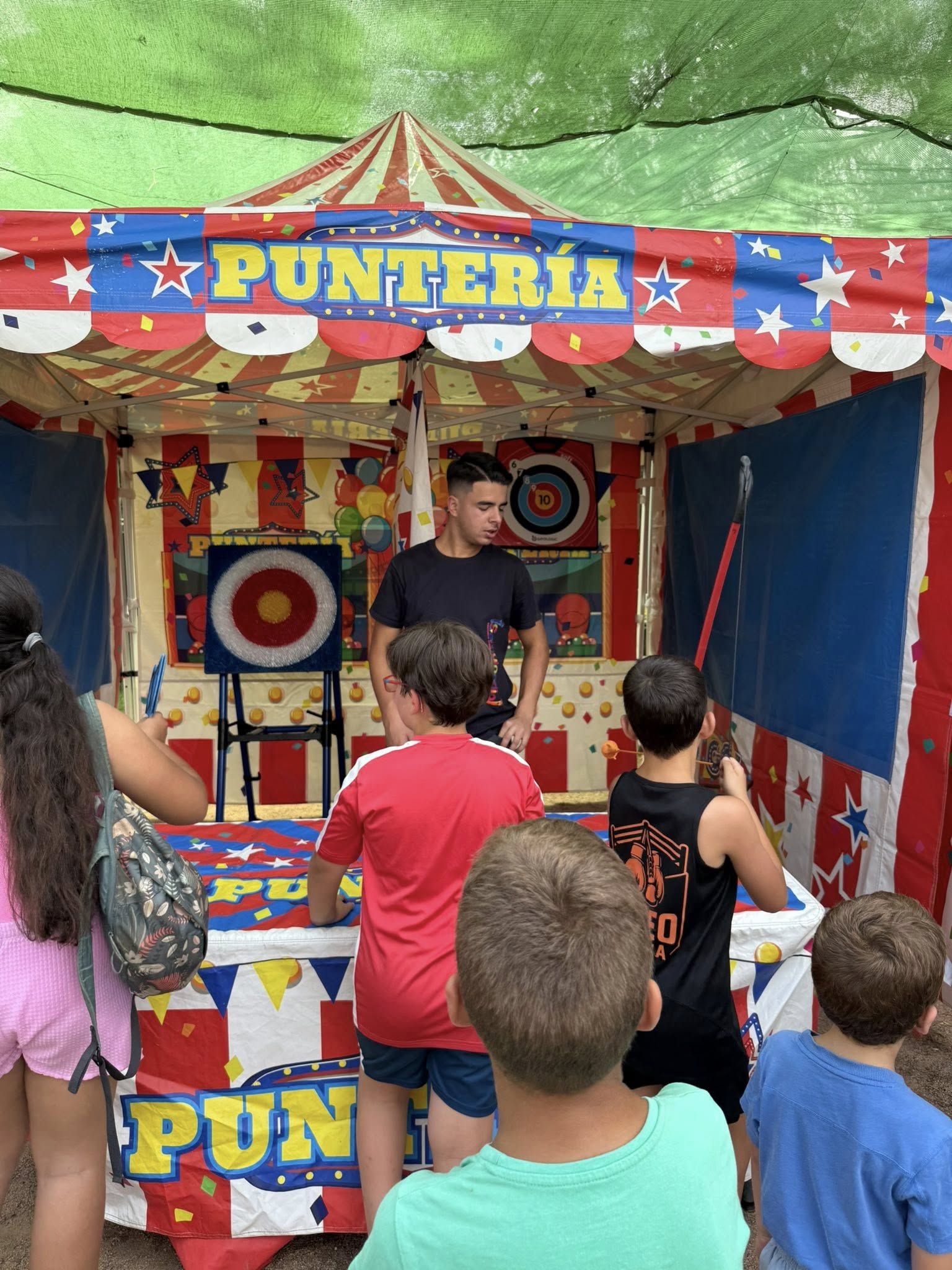 La carrera de autos locos llenó de diversión la feria de La Farrapa