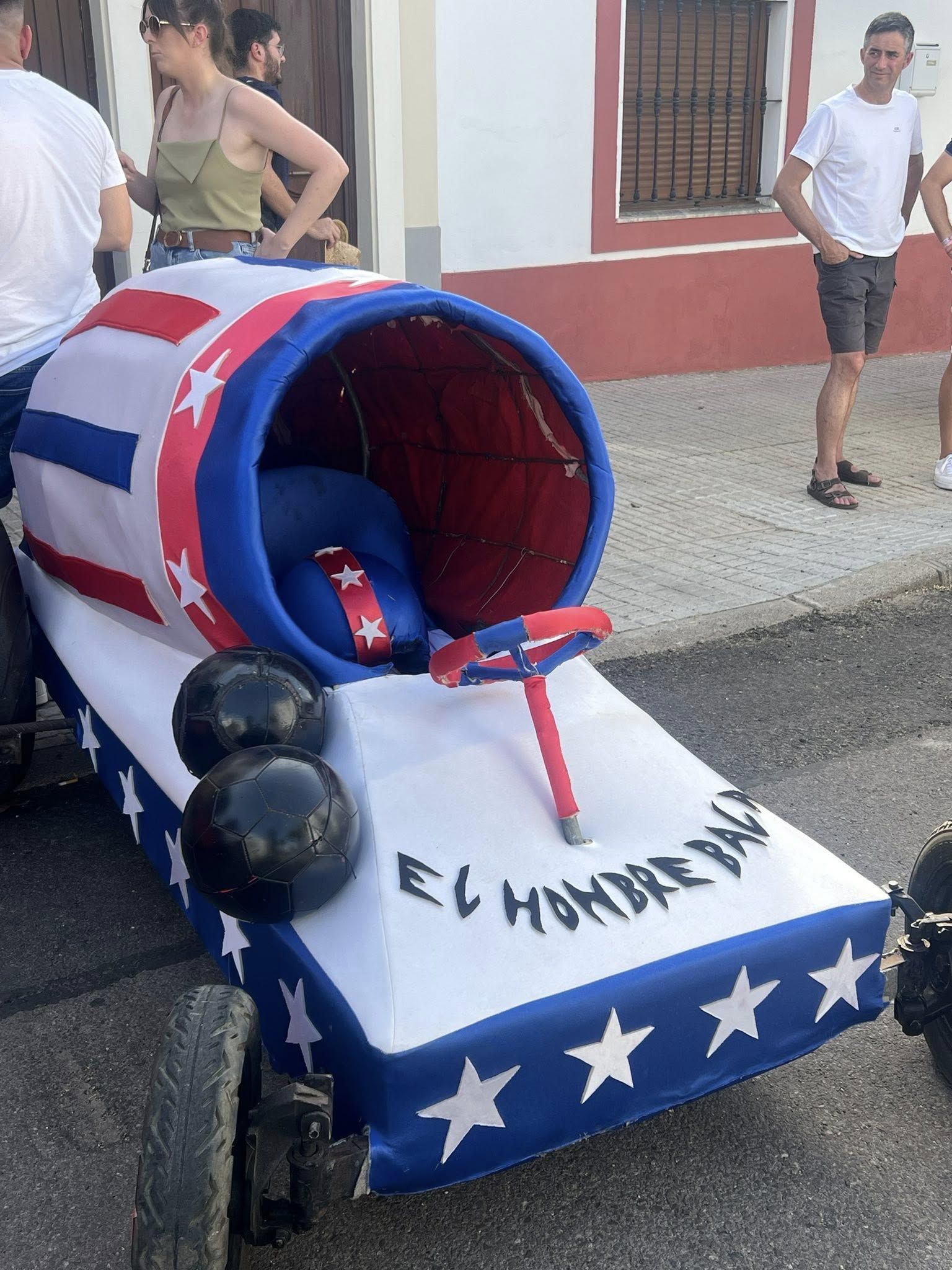 La carrera de autos locos llenó de diversión la feria de La Farrapa