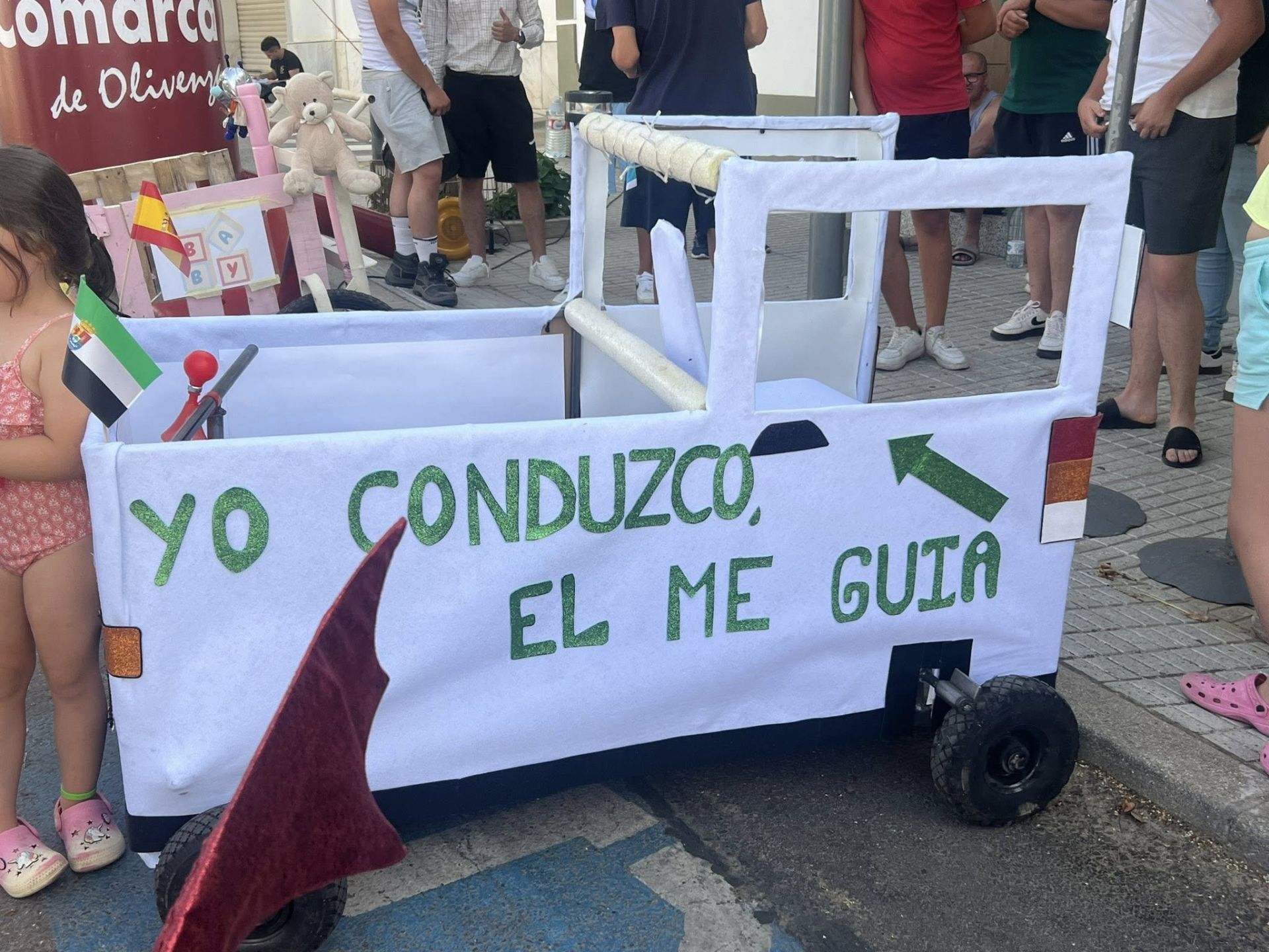 La carrera de autos locos llenó de diversión la feria de La Farrapa