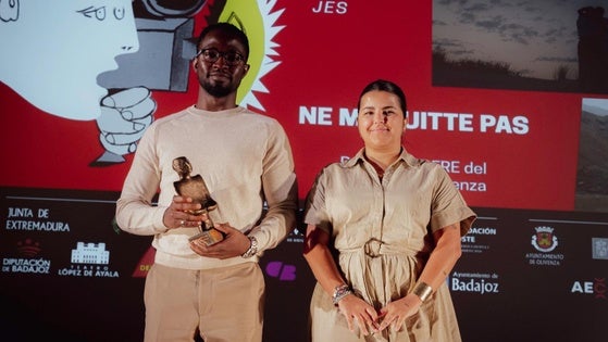 Olivenza premia al corto 'Ne me quitte pas' en el Festival de Cine Ibérico