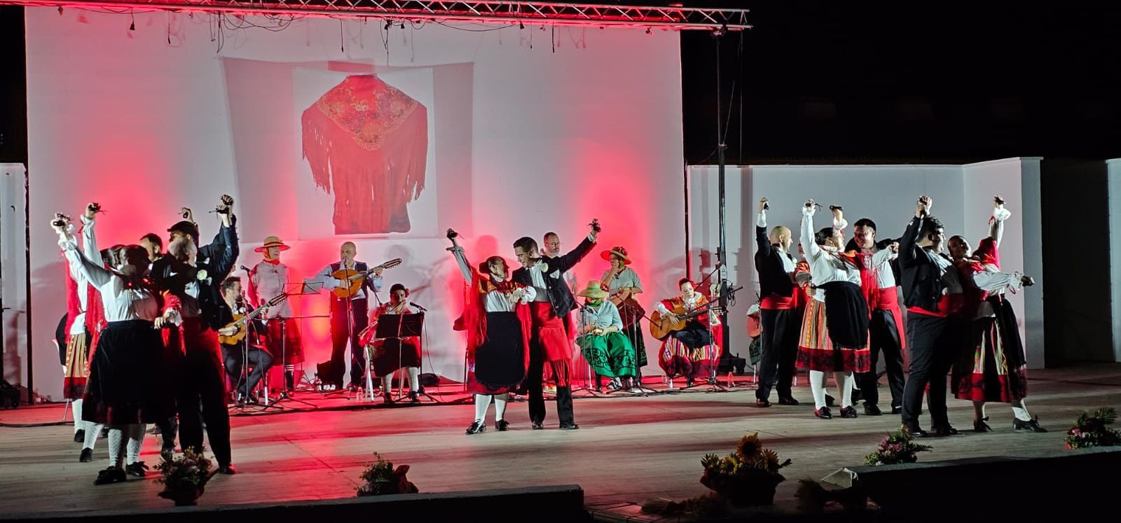 Olivenza celebra una noche de folclore y tradición con el XVI Festival Choni Ramallo