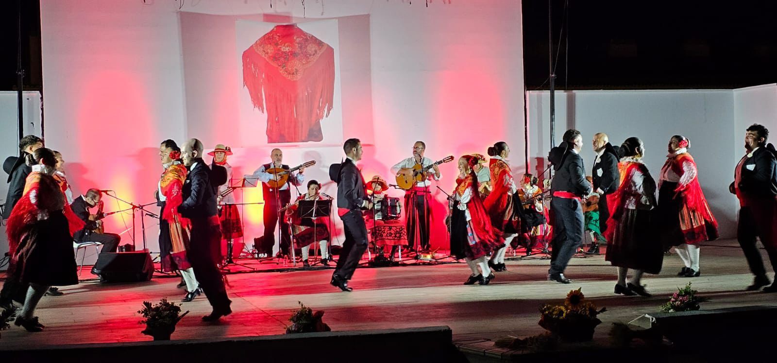 Olivenza celebra una noche de folclore y tradición con el XVI Festival Choni Ramallo