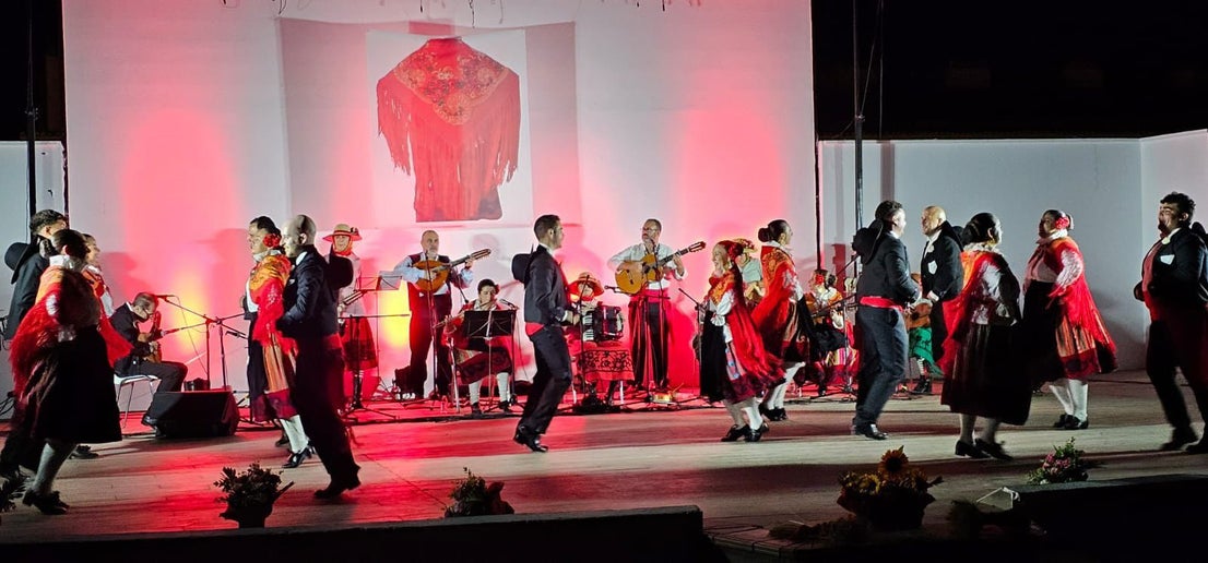 Olivenza celebra una noche de folclore y tradición con el XVI Festival Choni Ramallo