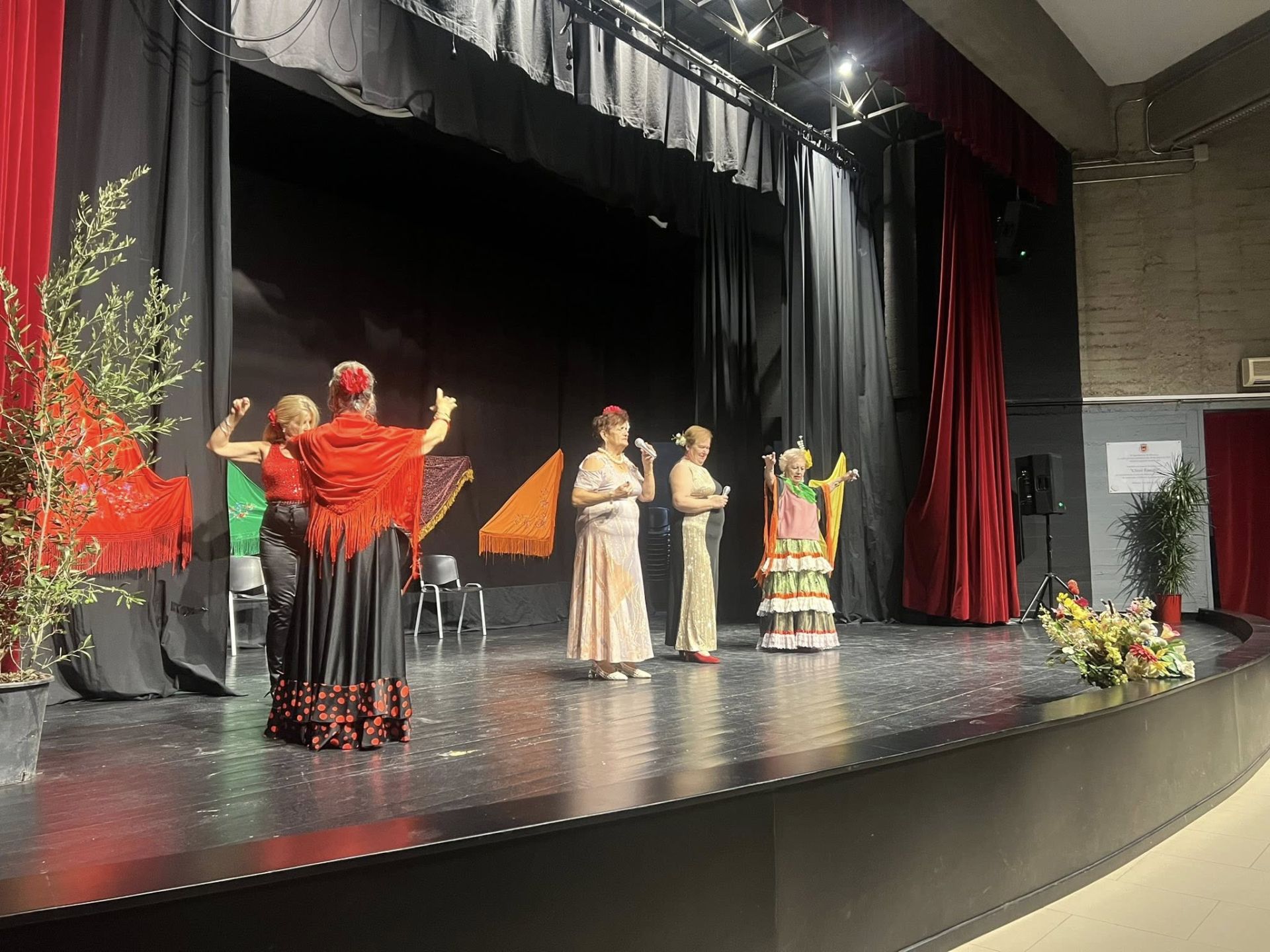 La copla brilló en Olivenza con las &#039;Raparigas&#039; y la Asociación &#039;La Esperanza&#039;