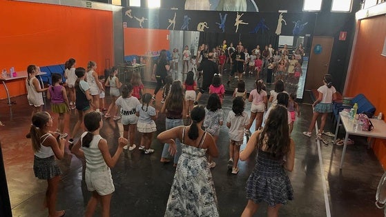 La asociación Alsón llena de ritmo la Semana de la Juventud de Olivenza