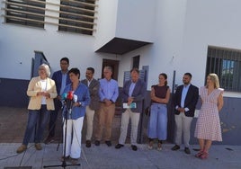 Ministra y autoridades en la presentación del proyecto.