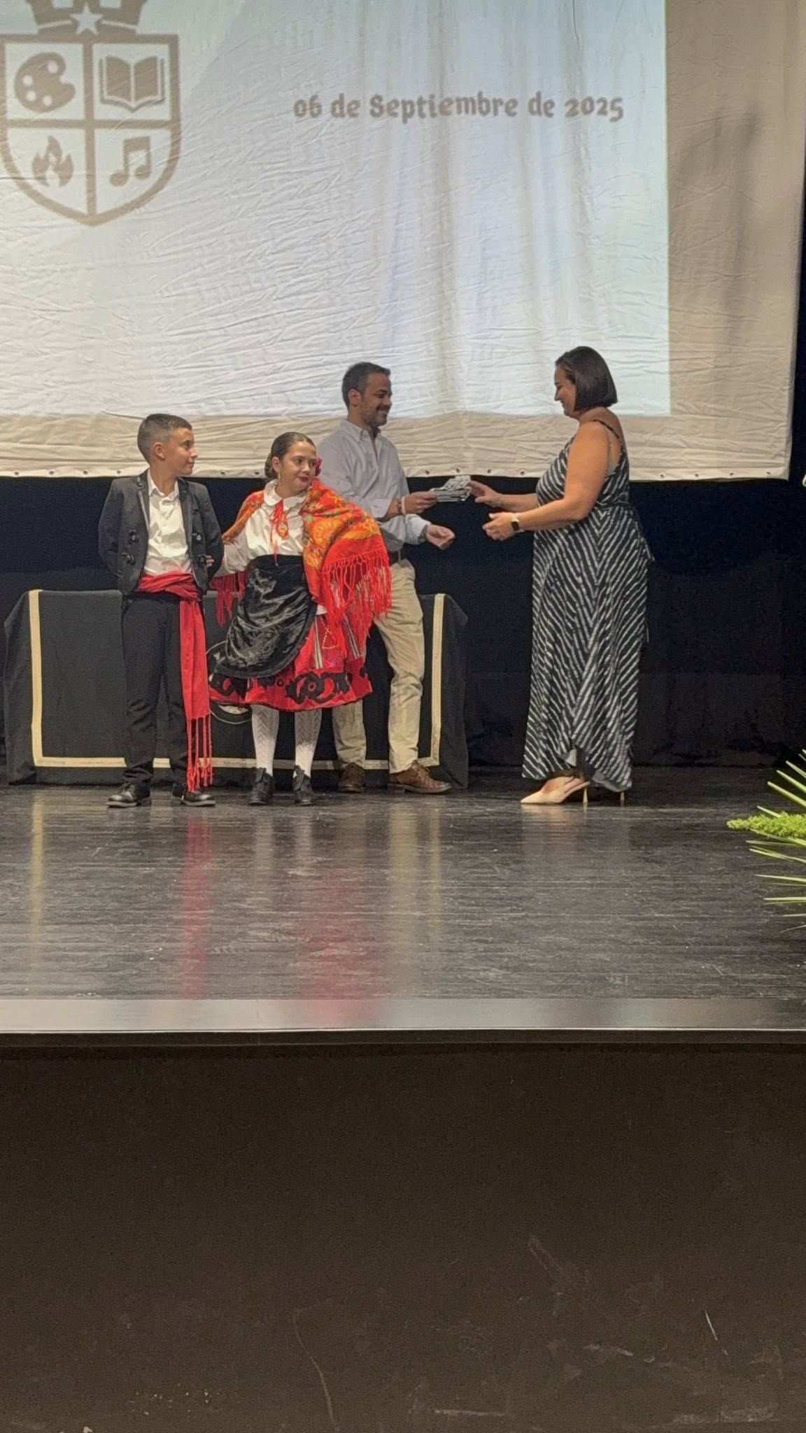 Siete vecinos, un restaurante, Flaméncoli y 'La Encina' premiados en la II Gala del Talento Oliventino