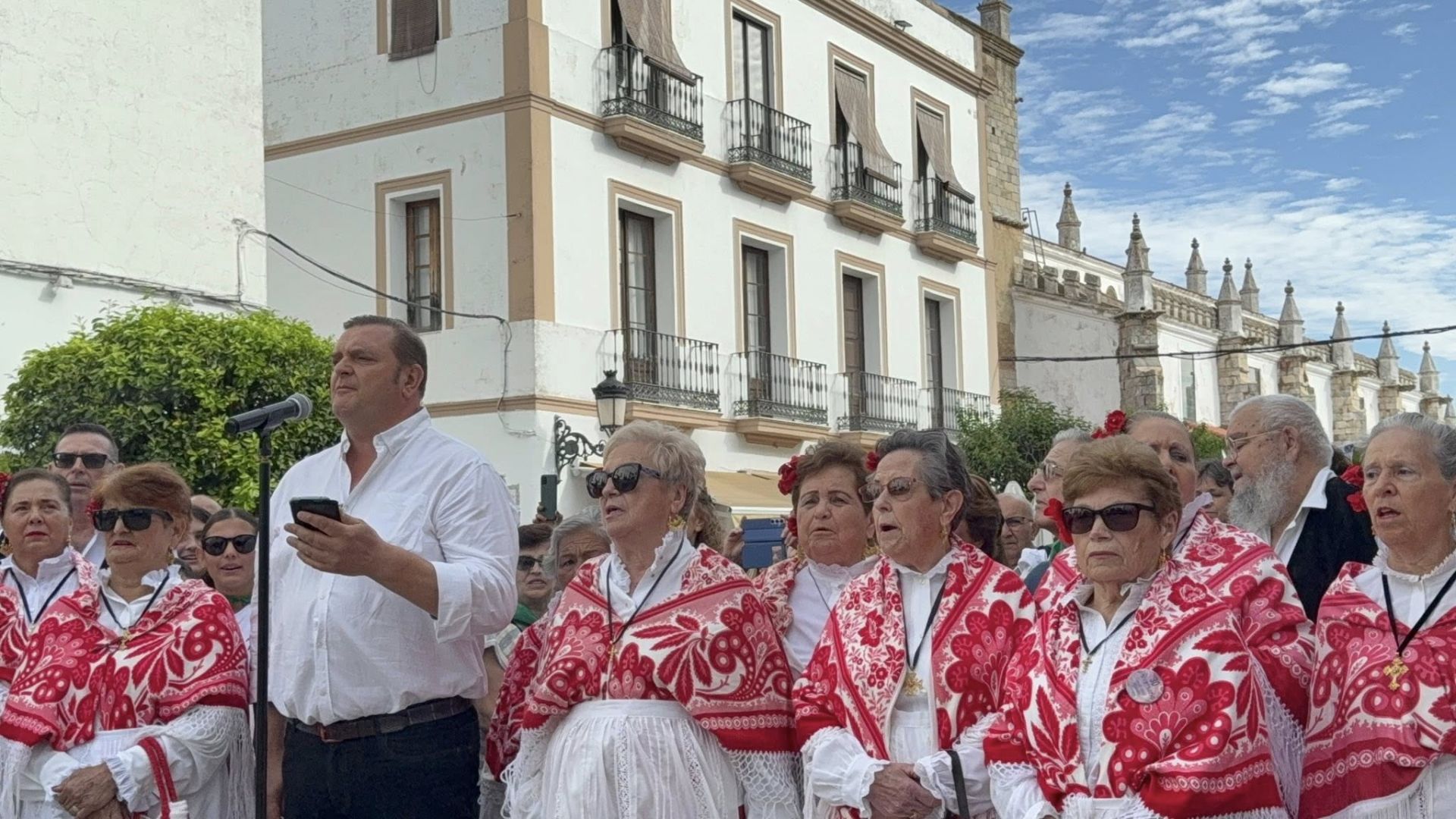 La procesión de la Virgen de Guadalupe marcó el Día de Extremadura