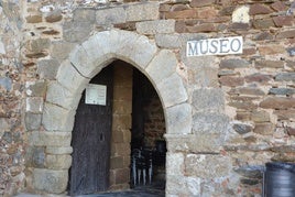 Entrada al Museo Etnigráfico 'González Santana' de Olivenza.