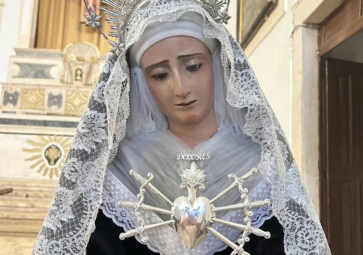 El broche nuevo pone el nombre de la VIrgen.