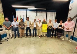 Los alcaldes han recibido los equipos en el CID de Olivenza.