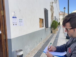 Los edificios mostrarán un vinilo informativo sobre esta accesibilidad.