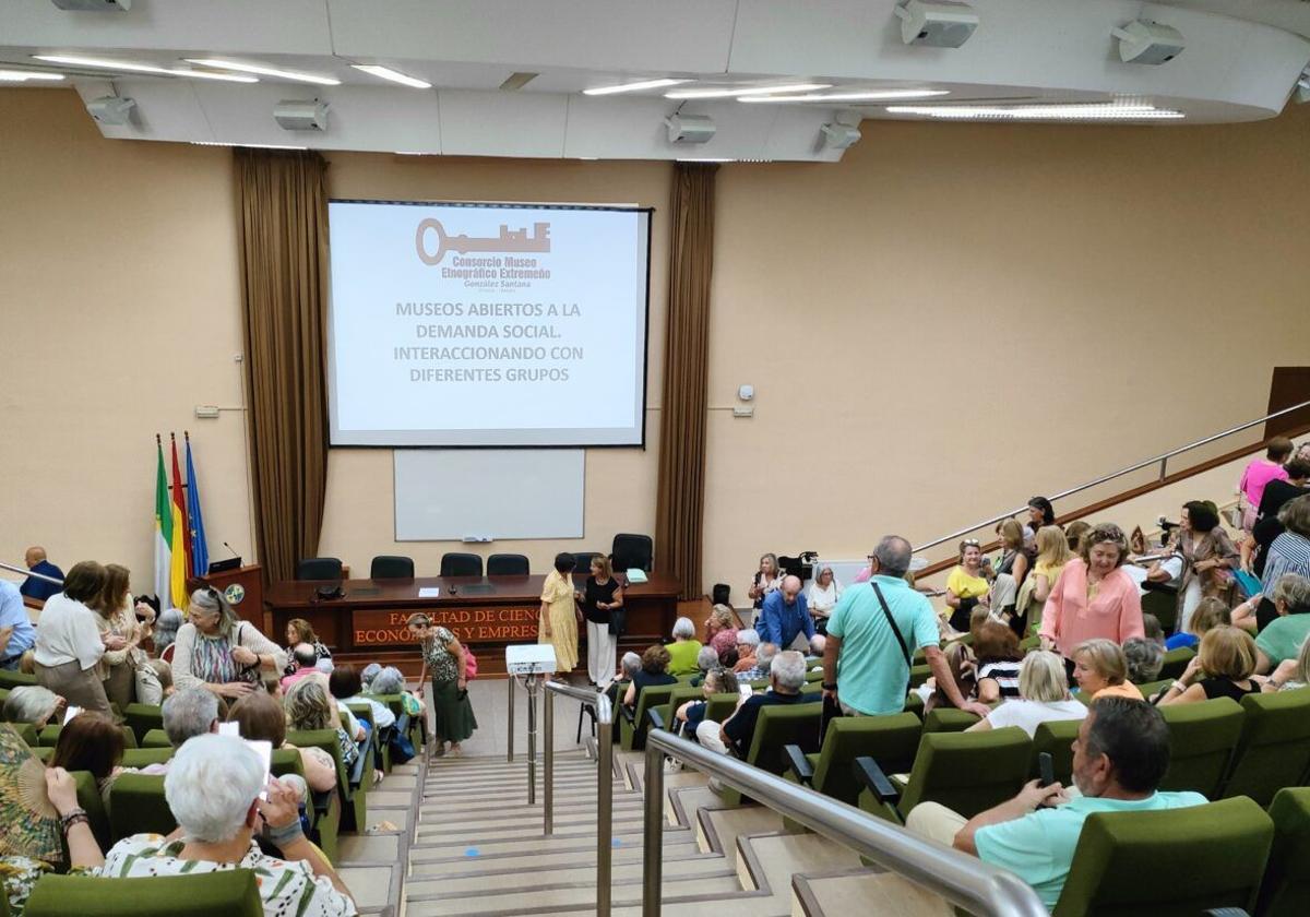 Momento previo al inicio de la charla.