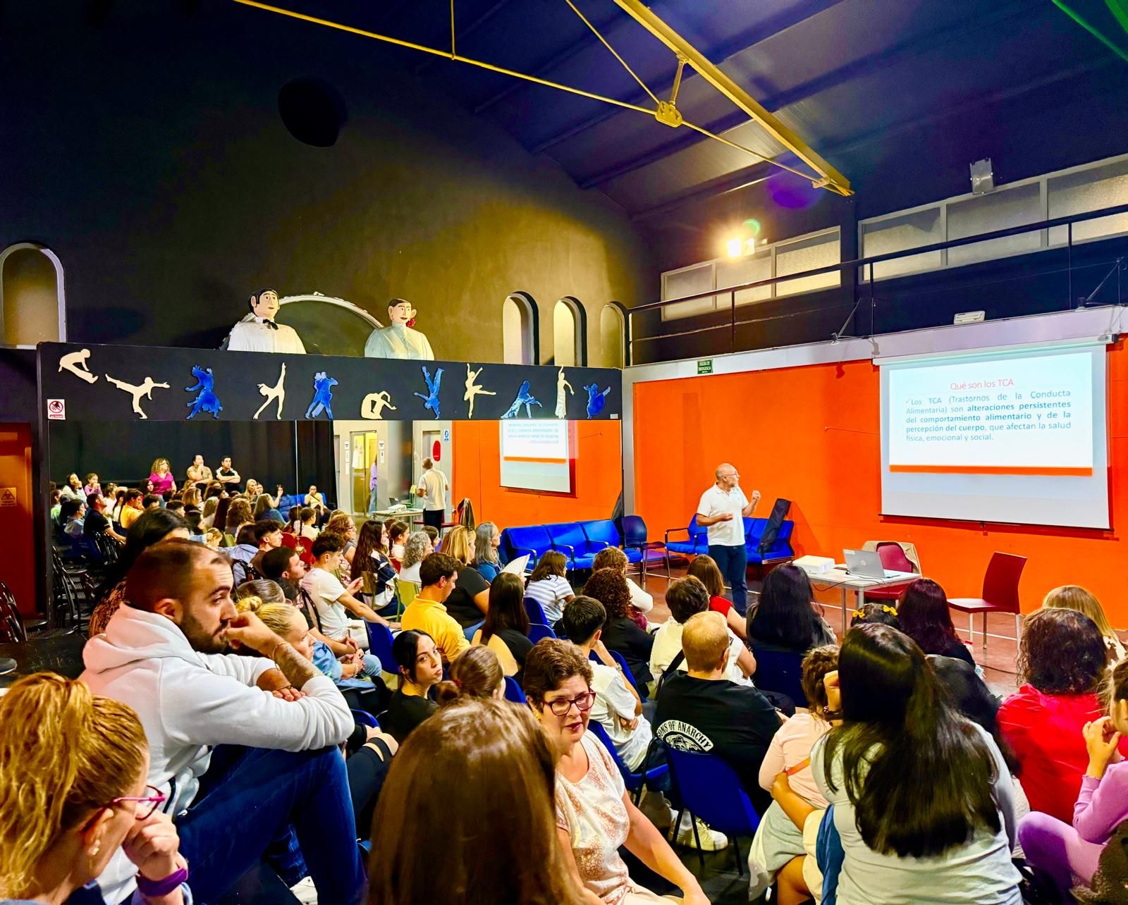 En torno a un centenar de jóvenes aprenden sobre alimentación saludable y prevención de trastornos alimentarios