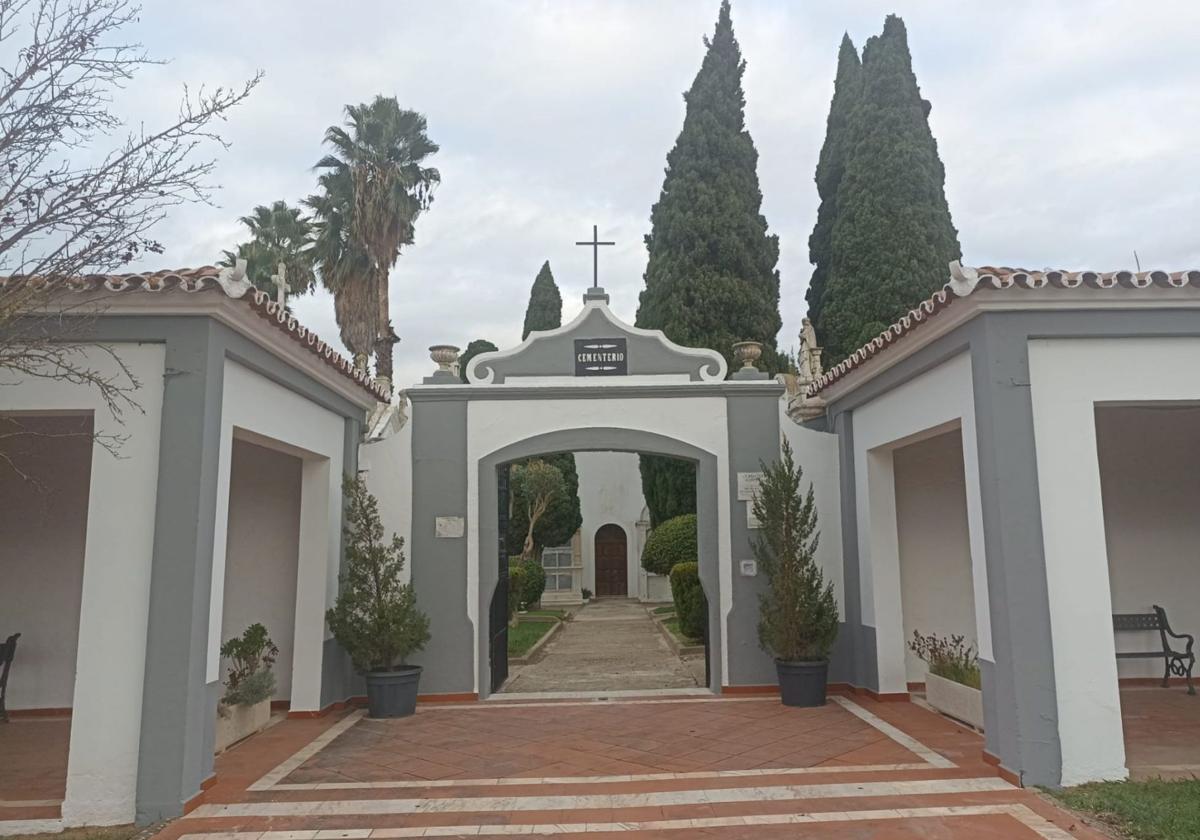 Un autobús gratuito trasladará a los vecinos al cementerio el Día de Difuntos