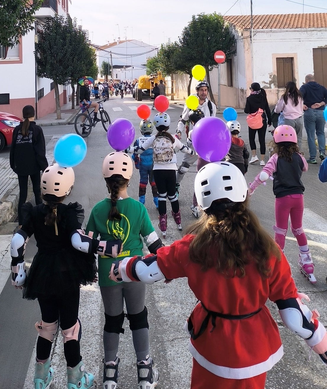 Las familias participaron en la II Marcha 'Sobre Ruedas' del AMPA Sagrado Corazón