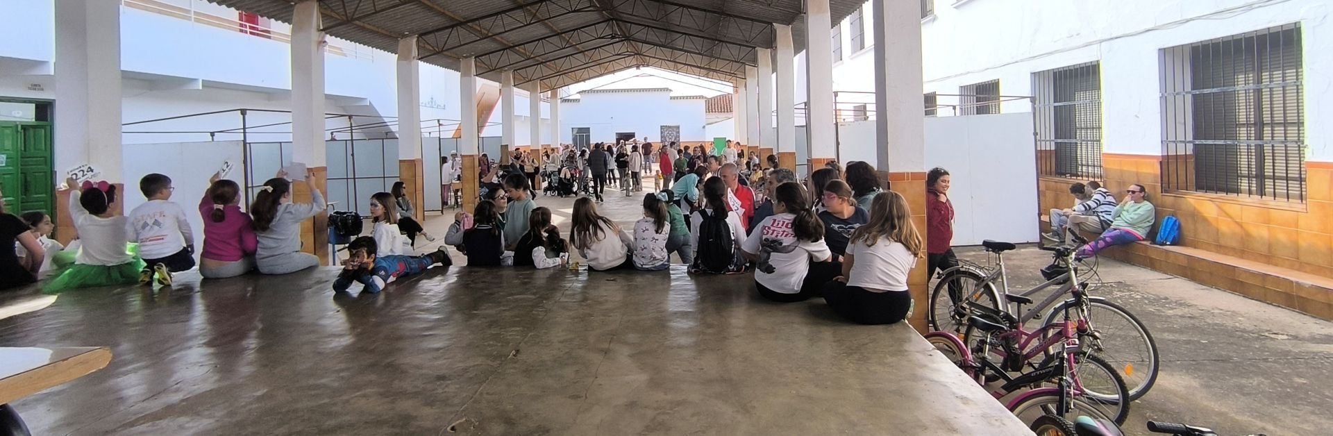 Las familias participaron en la II Marcha 'Sobre Ruedas' del AMPA Sagrado Corazón