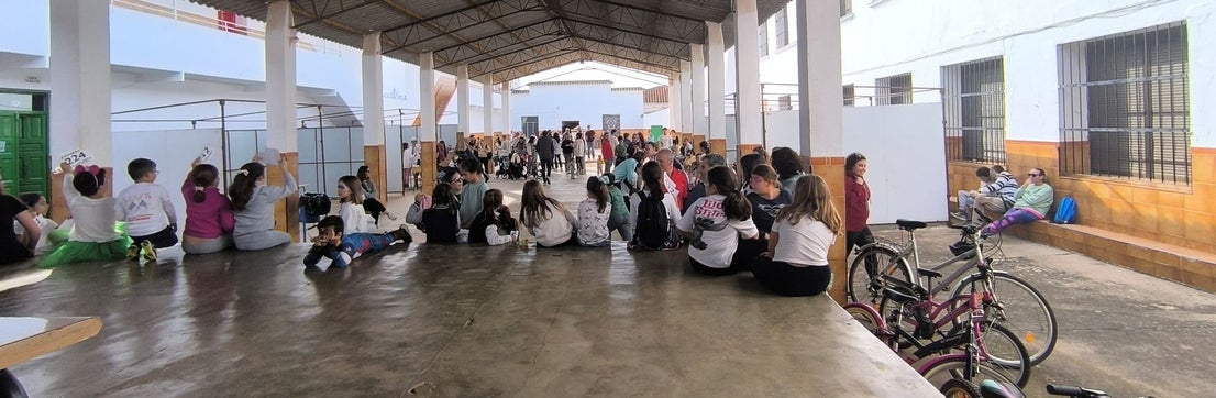 Las familias participaron en la II Marcha 'Sobre Ruedas' del AMPA Sagrado Corazón