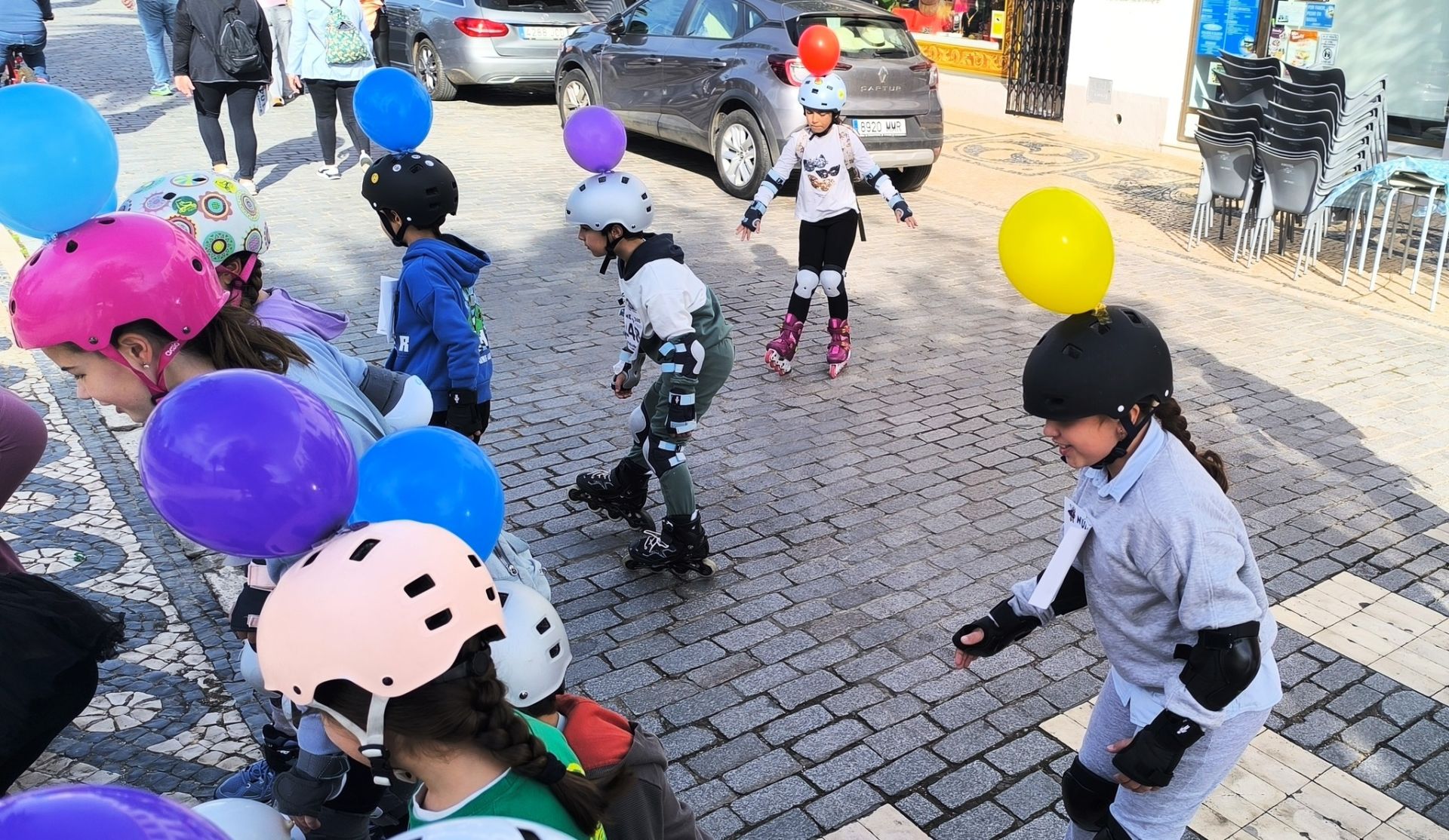 Las familias participaron en la II Marcha 'Sobre Ruedas' del AMPA Sagrado Corazón