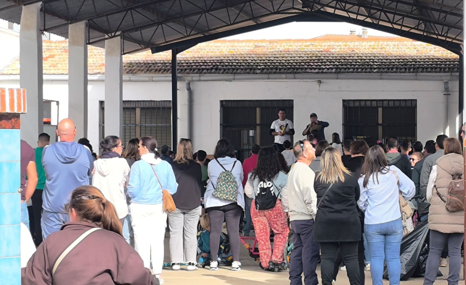Las familias participaron en la II Marcha 'Sobre Ruedas' del AMPA Sagrado Corazón