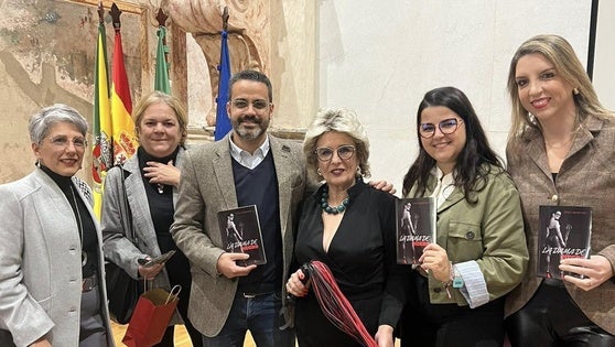 La escritora local Rosa Morgado llena el Convento en la presentación de su segunda novela