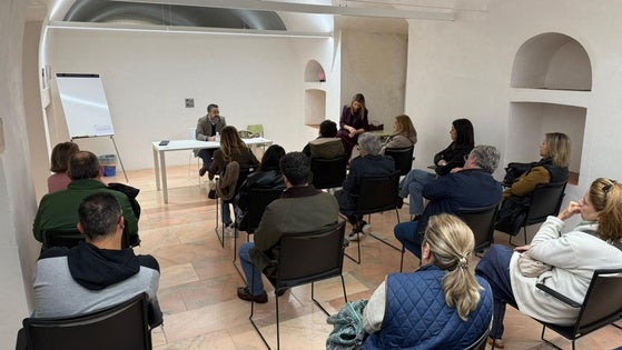 Comerciantes y Ayuntamiento se coordinan para impulsar la campaña navideña