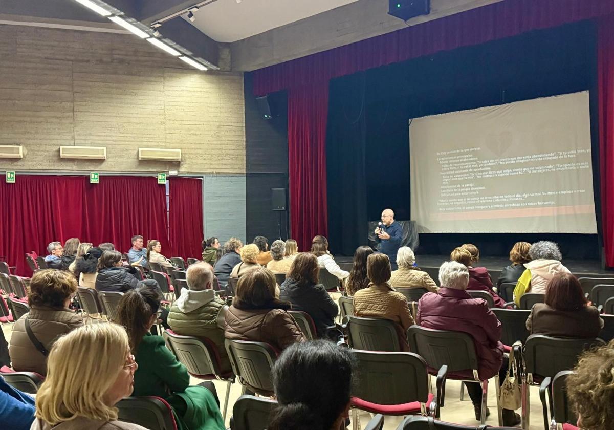 La sala se llenó de públlico en esta actividad.