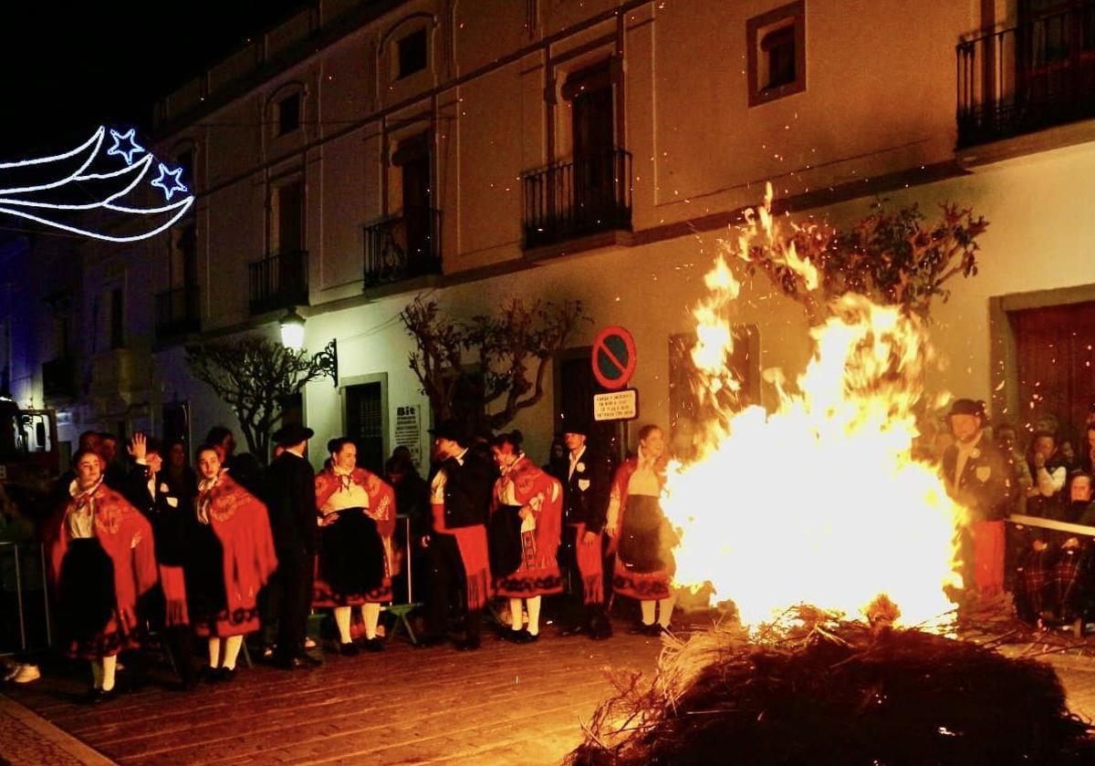 Los coros y danzas bailarán por Santa Lucía.