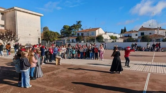 El CEIP F. Ortiz López despide el trimestre con una original recreación de la Nochevieja