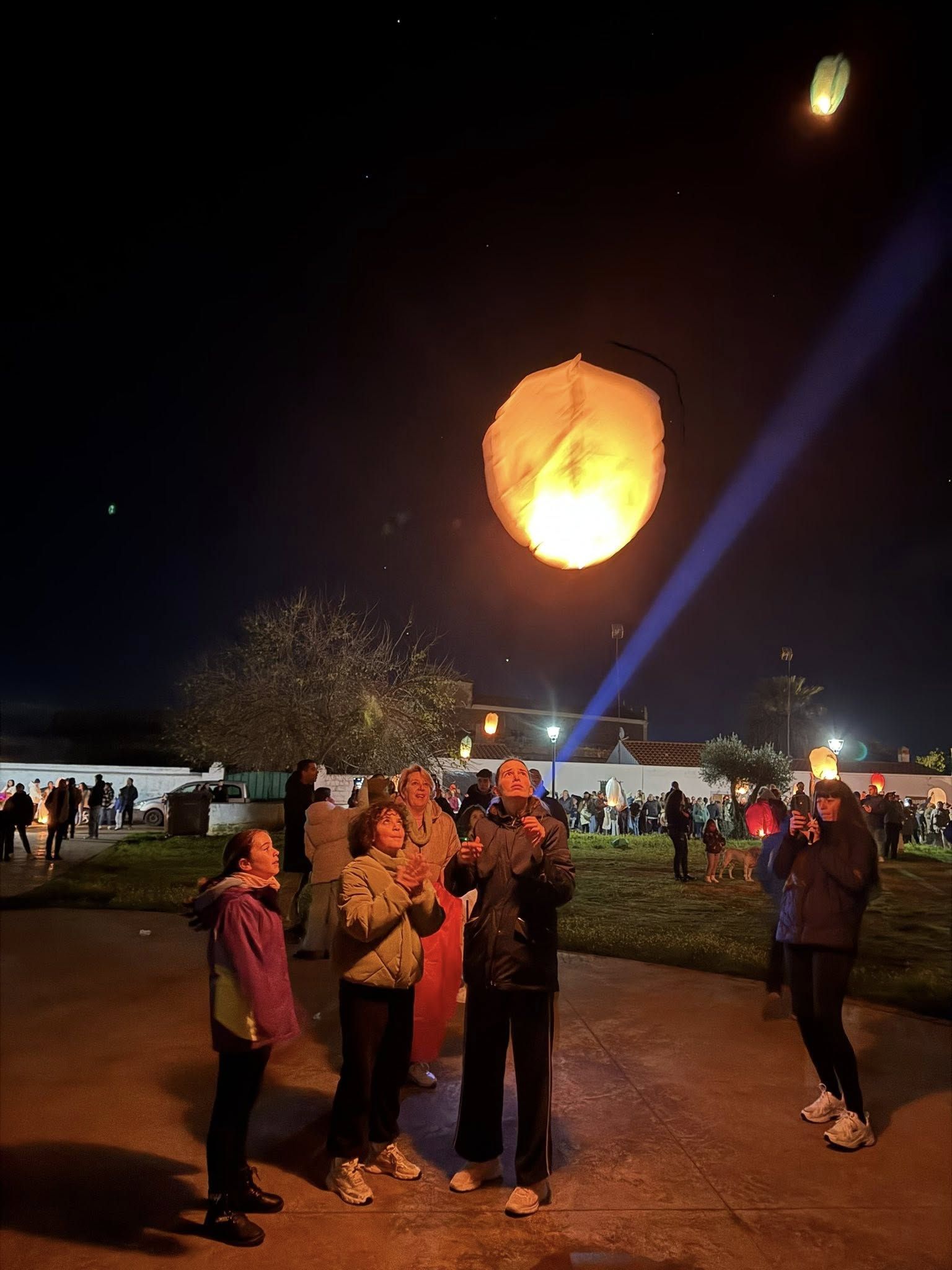 El cielo de Olivenza se llena de farolillos en su III Noche de los Deseos