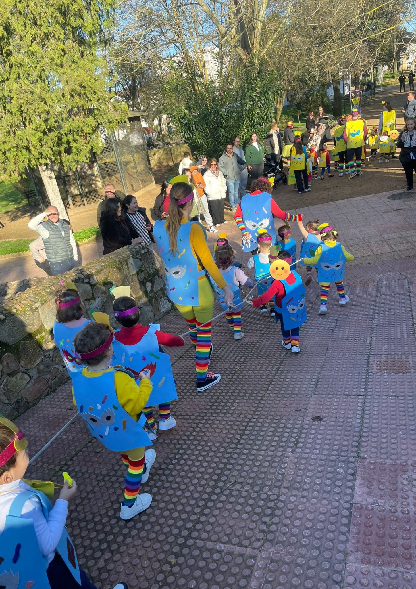 Los escolares llenaron de color y alegría las calles con sus desfiles de Carnaval