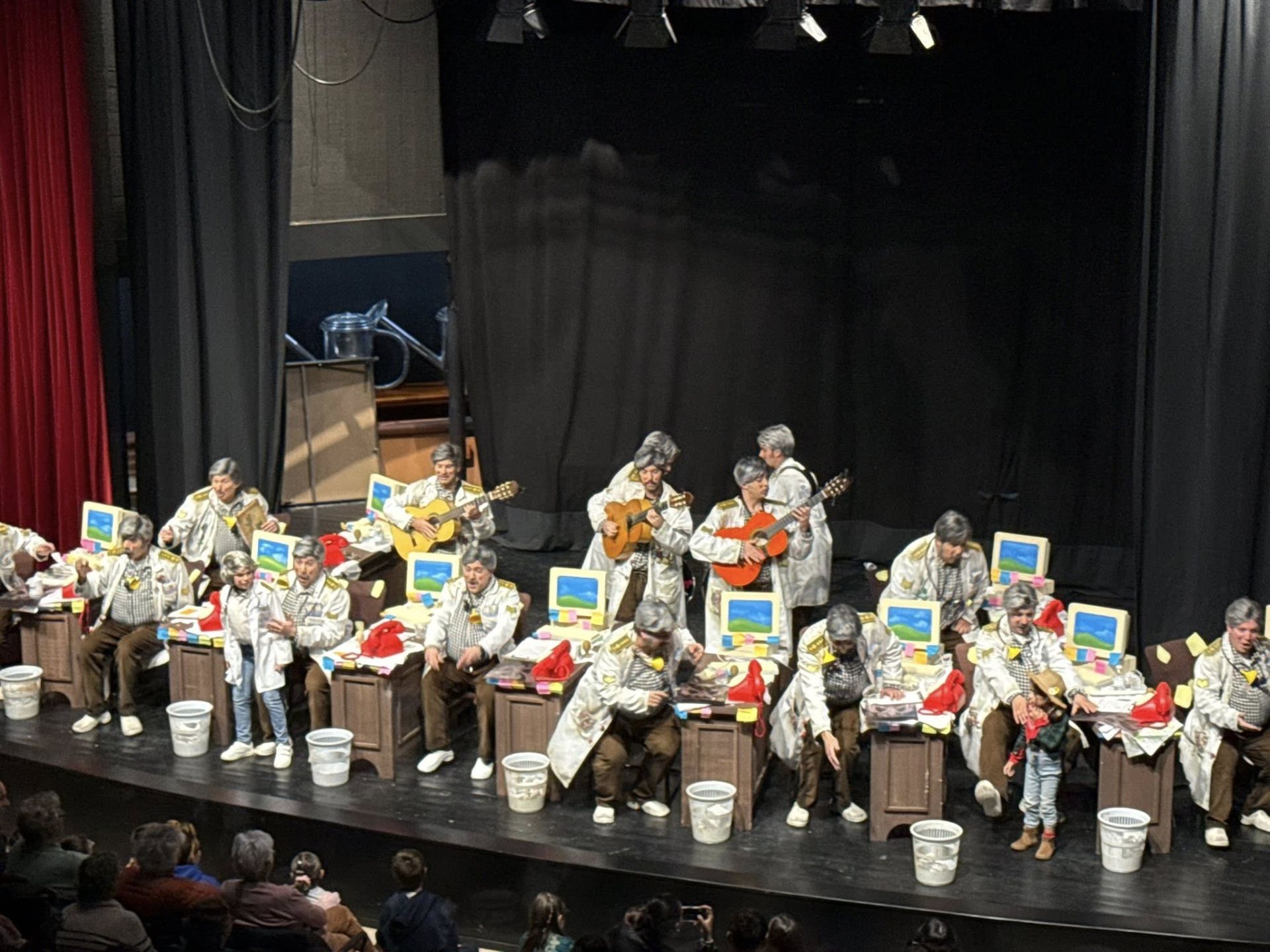 El Certamen de Murgas del Carnaval 2026 llena de ingenio la Casa de la Cultura