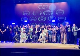 Foto de familia de los premiados.