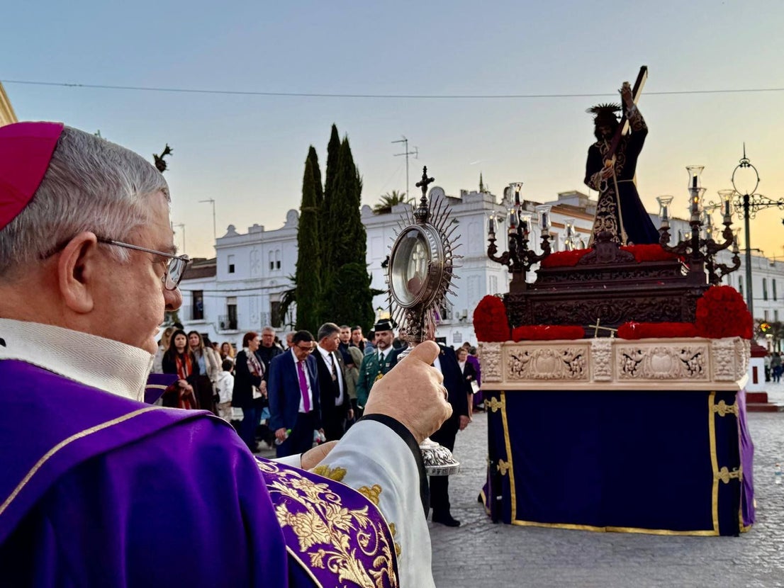 Patrimonio, tradición y fervor se aúnan en la procesión del Señor de los Pasos