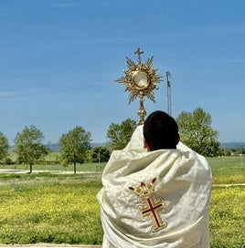 La bendición de los campos puso el broche final a la Semana Santa de Olivenza