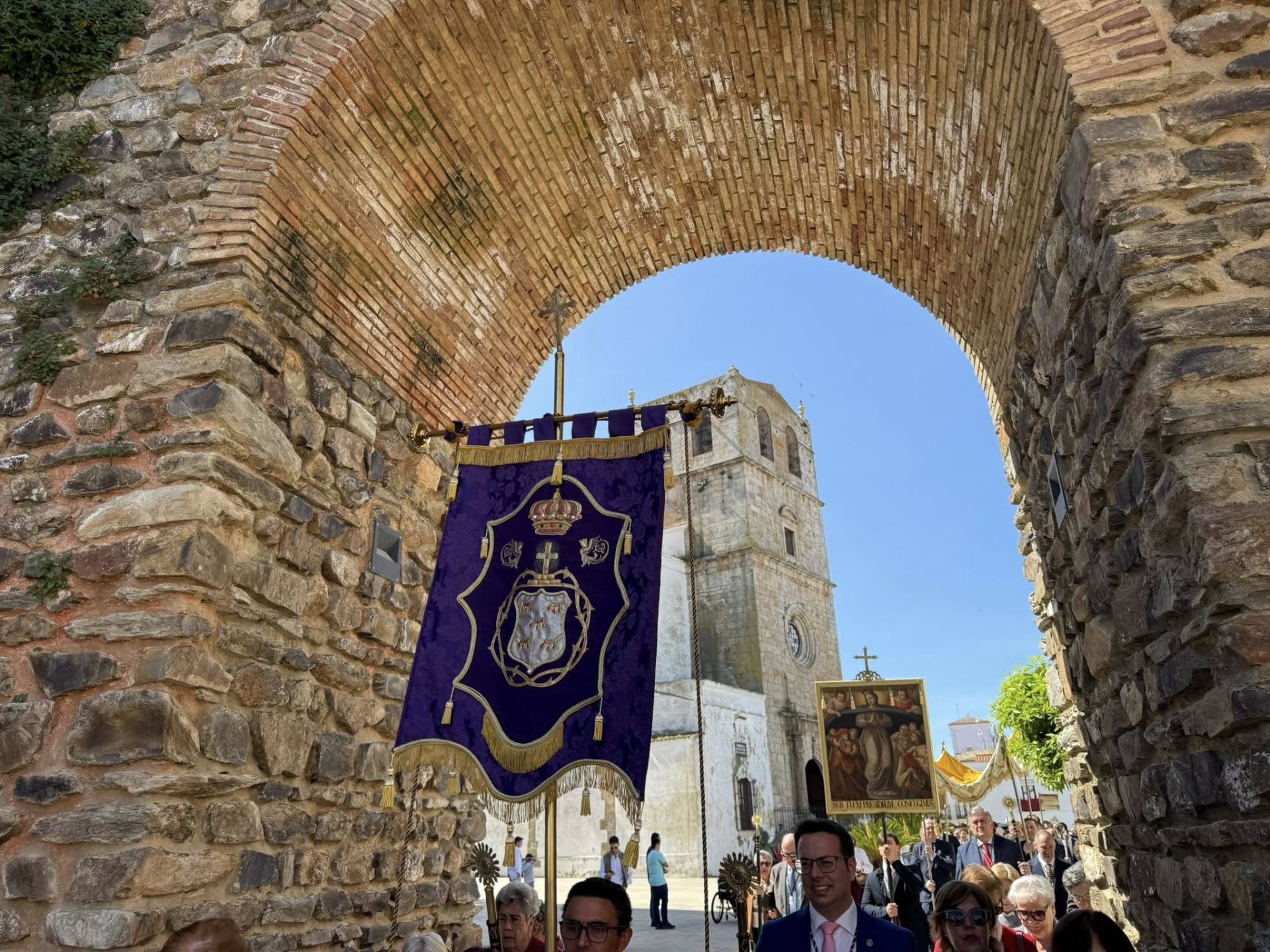 La bendición de los campos puso el broche final a la Semana Santa de Olivenza