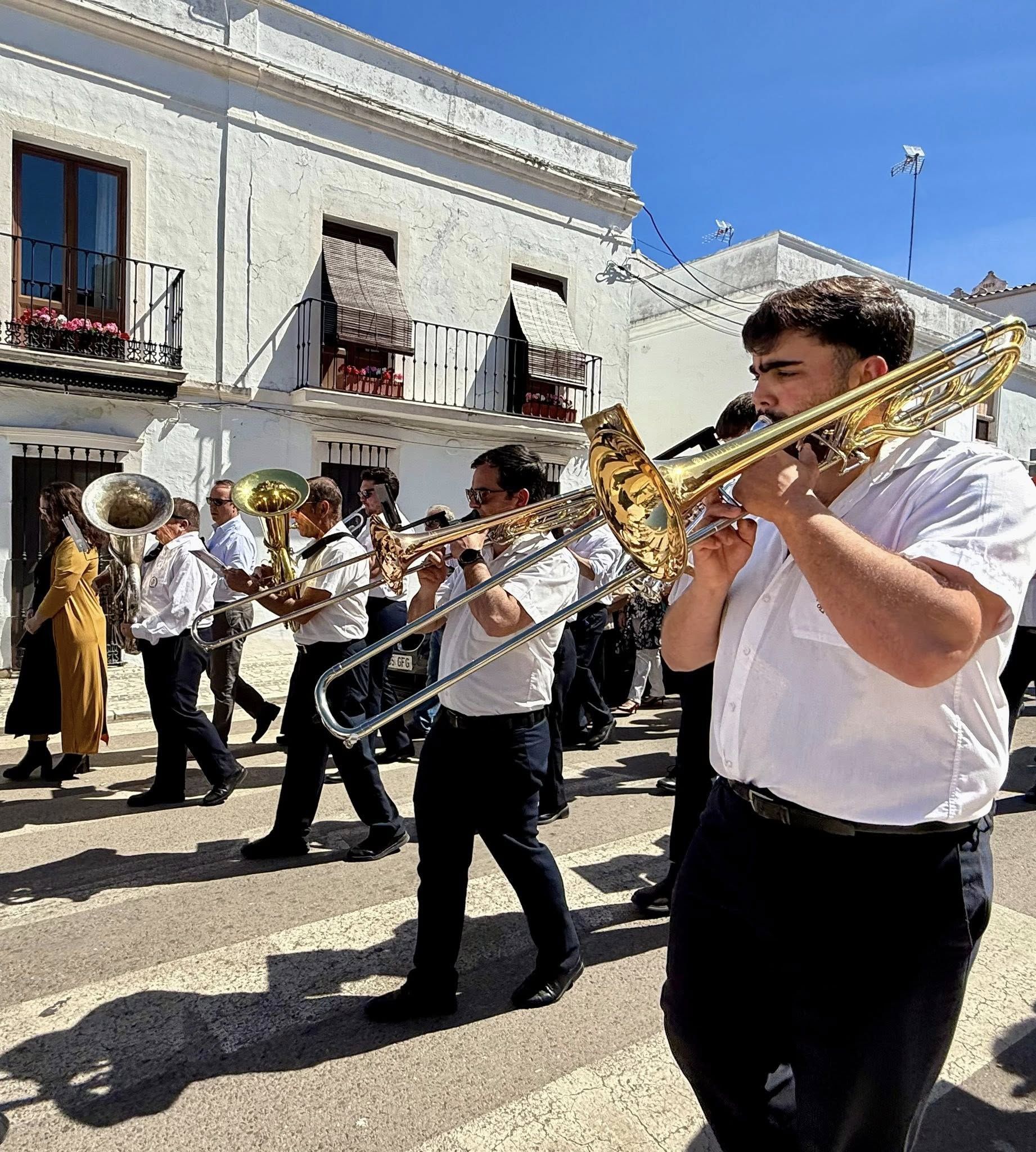 La bendición de los campos puso el broche final a la Semana Santa de Olivenza