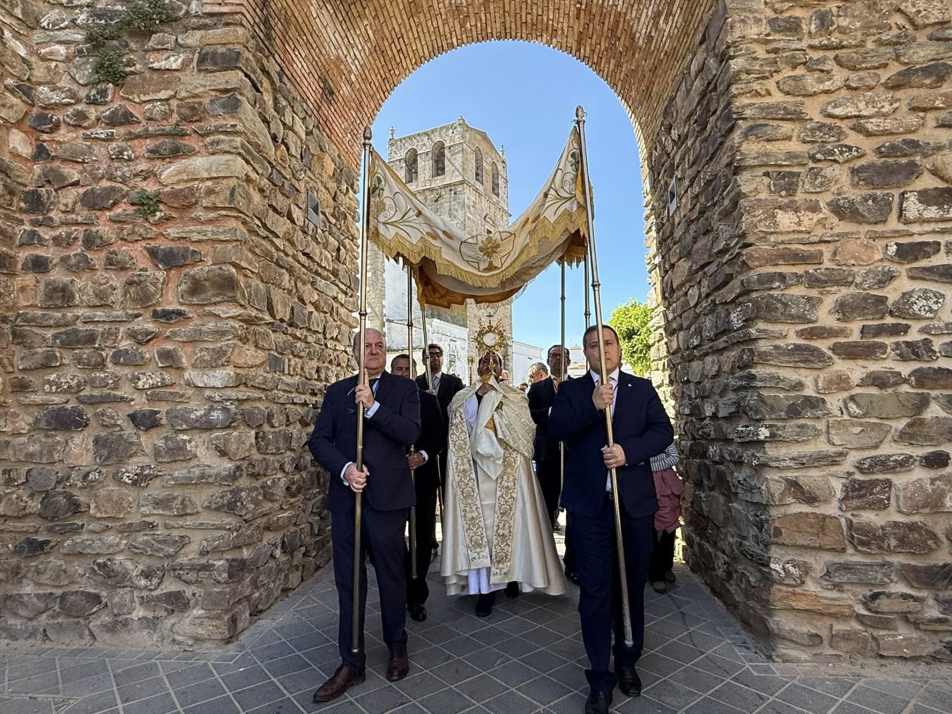 La bendición de los campos puso el broche final a la Semana Santa de Olivenza